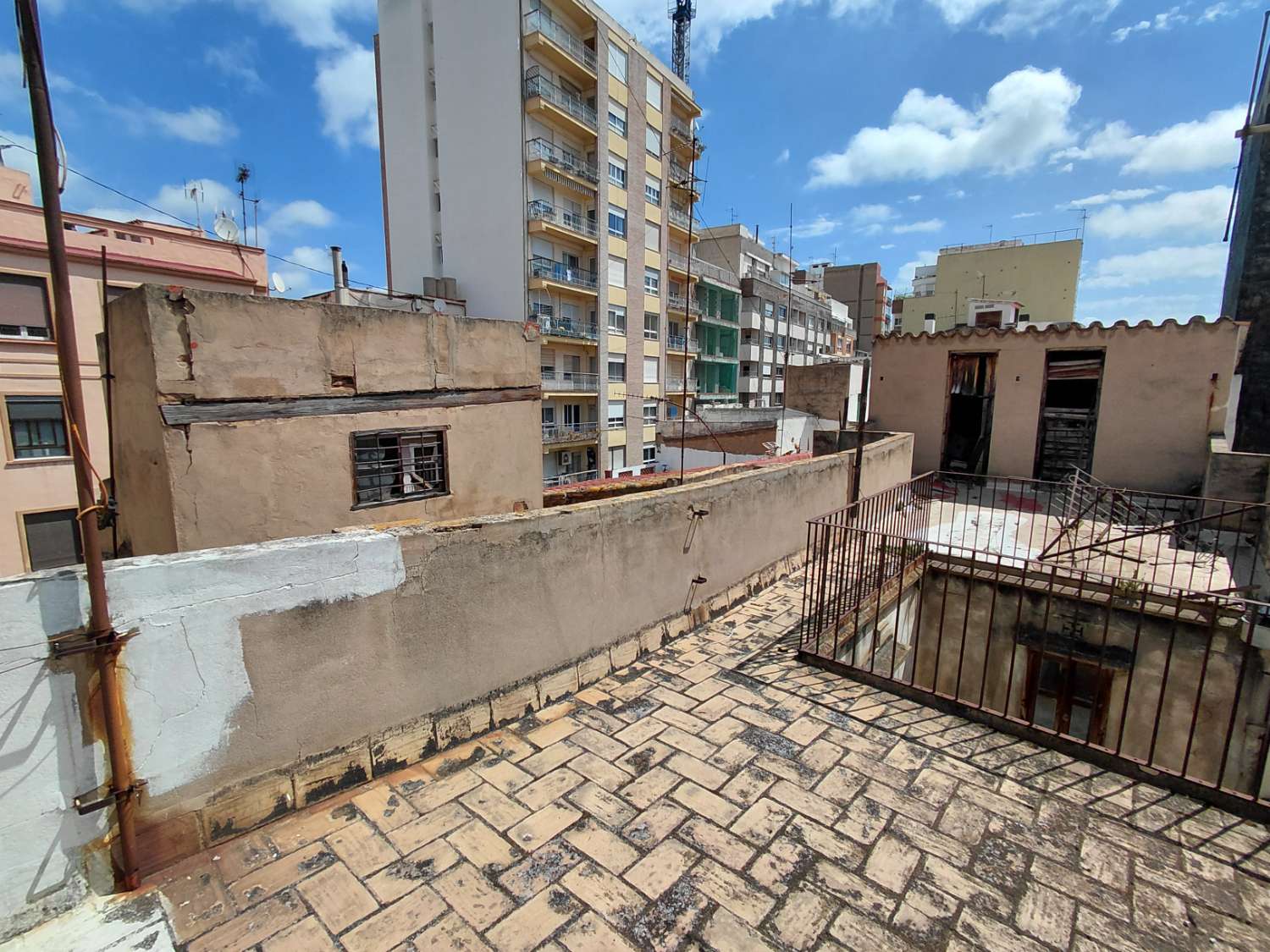 Se vende edificación para construcción
