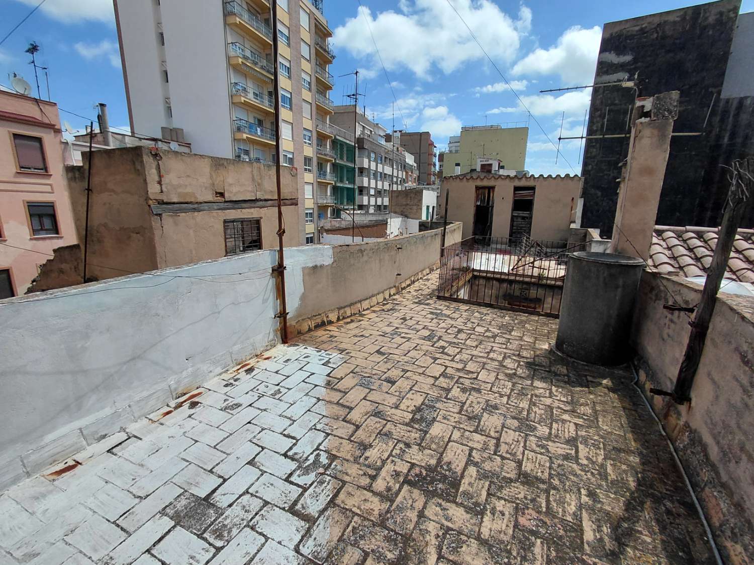 Se vende edificación para construcción