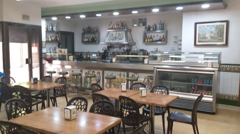 Bar-Restaurante For Sale!